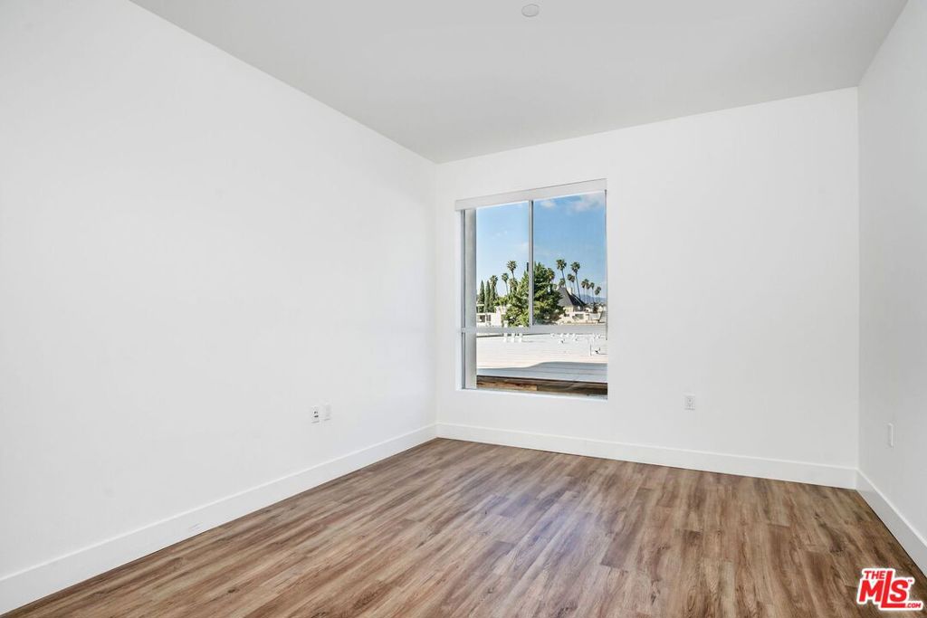 453 S Kenmore Avenue 608 Property Photo 8