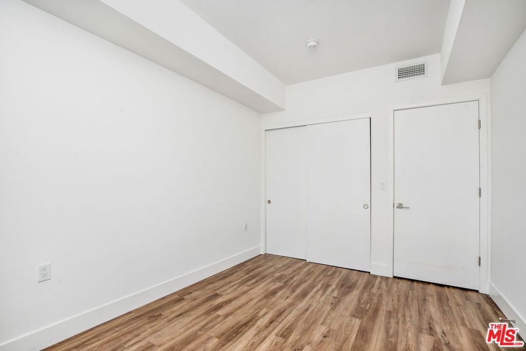 453 S Kenmore Avenue 608 Property Photo 11
