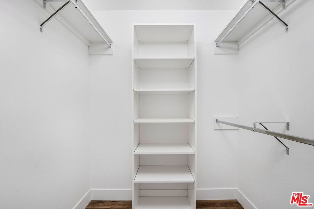 453 S Kenmore Avenue 608 Property Photo 14