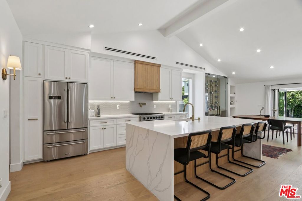 13117 Magnolia Boulevard Property Photo 1