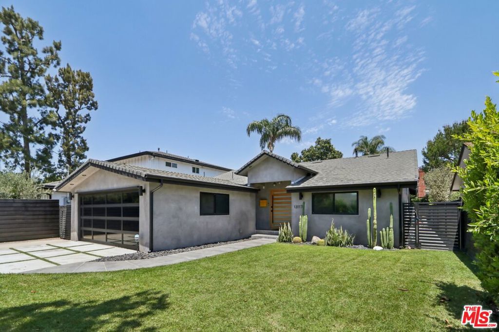 13117 Magnolia Boulevard Property Photo 2