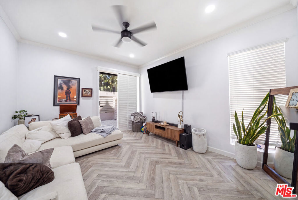 835 S Lucerne Boulevard 105 Property Photo 6