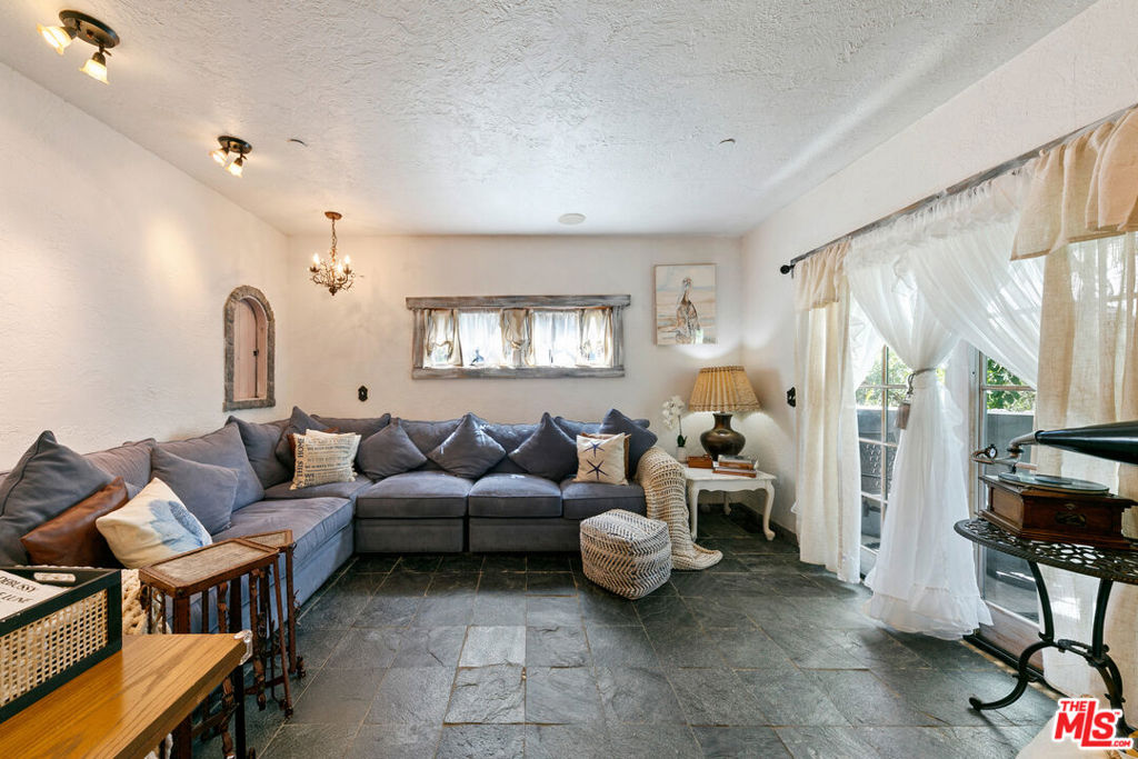 2851 Seabreeze Drive Property Photo 13