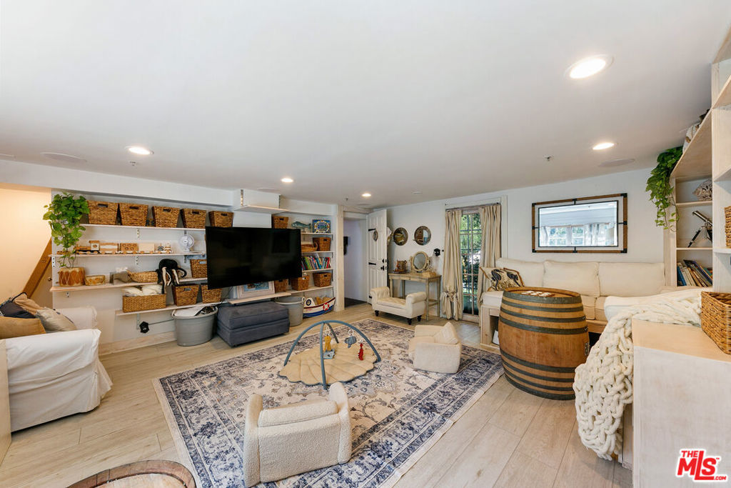 2851 Seabreeze Drive Property Photo 16