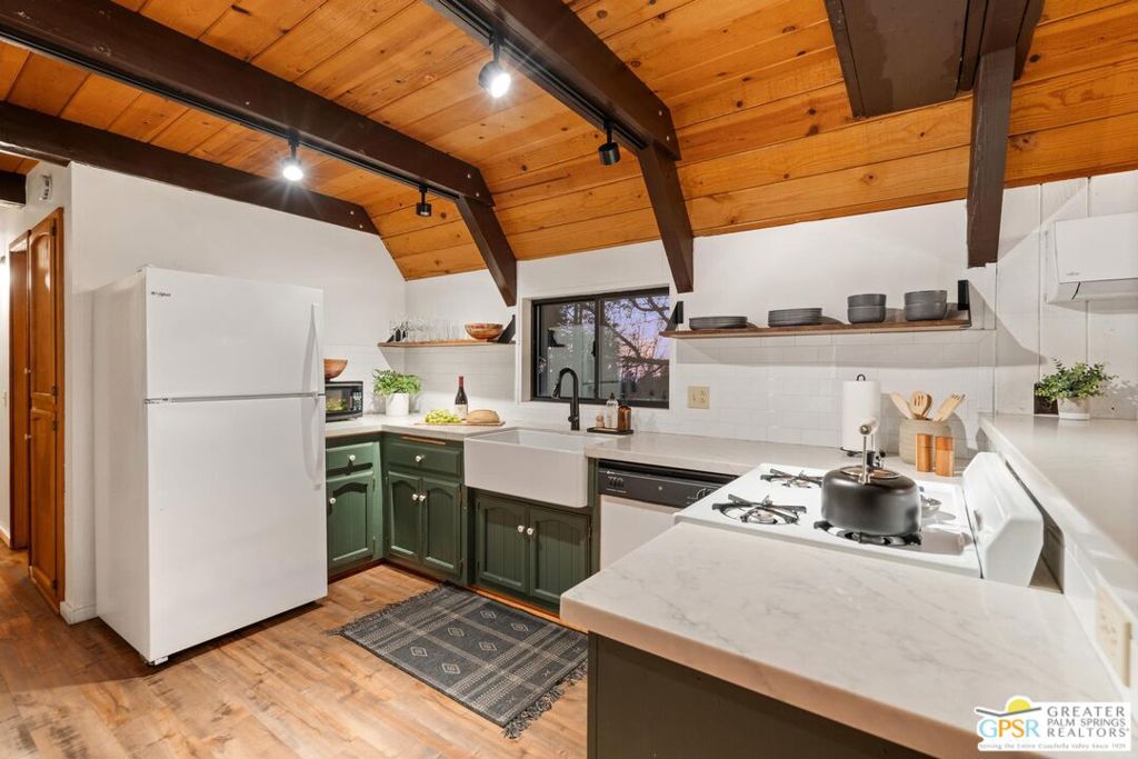 55055 John Muir Road Property Photo 12