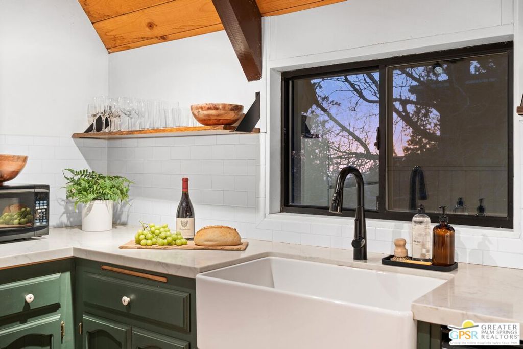 55055 John Muir Road Property Photo 15
