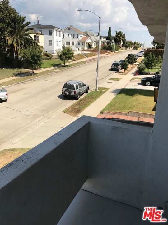 2018 S Longwood Avenue 4 Property Photo 3