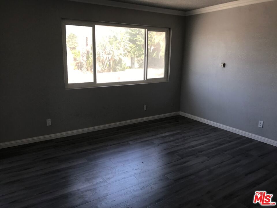 2018 S Longwood Avenue 4 Property Photo 7