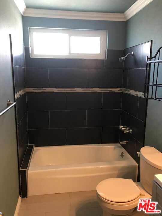 2018 S Longwood Avenue 4 Property Photo 11