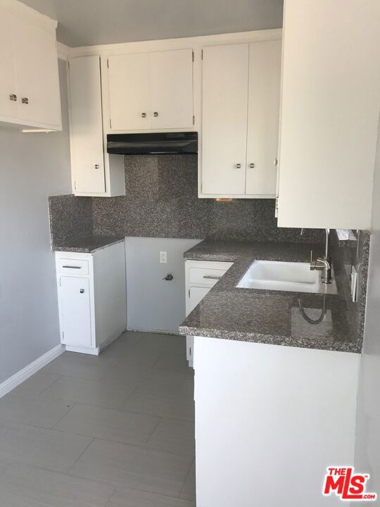 2018 S Longwood Avenue 4 Property Photo 17