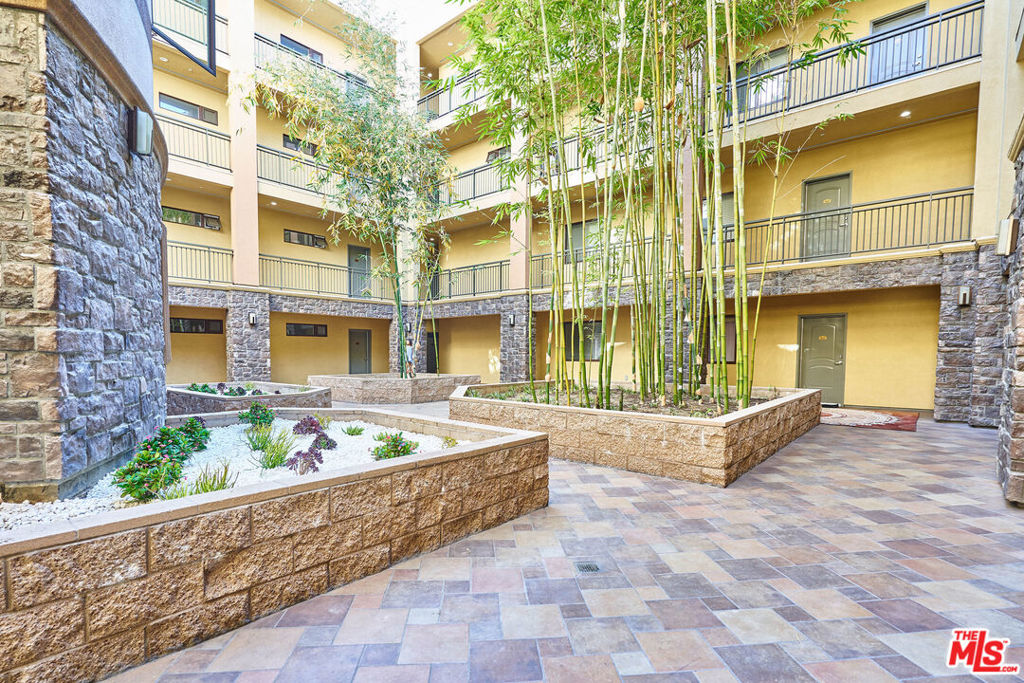 345 S Gramercy Place Ph3 Property Photo 11