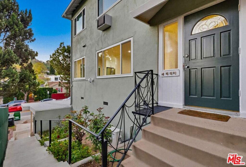 1828 Silver Lake Boulevard Property Photo 1