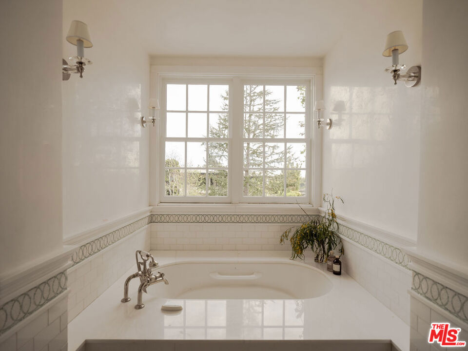 773 Amalfi Drive Property Photo 14