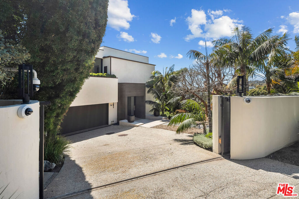 31824 Seafield Drive Property Photo 2