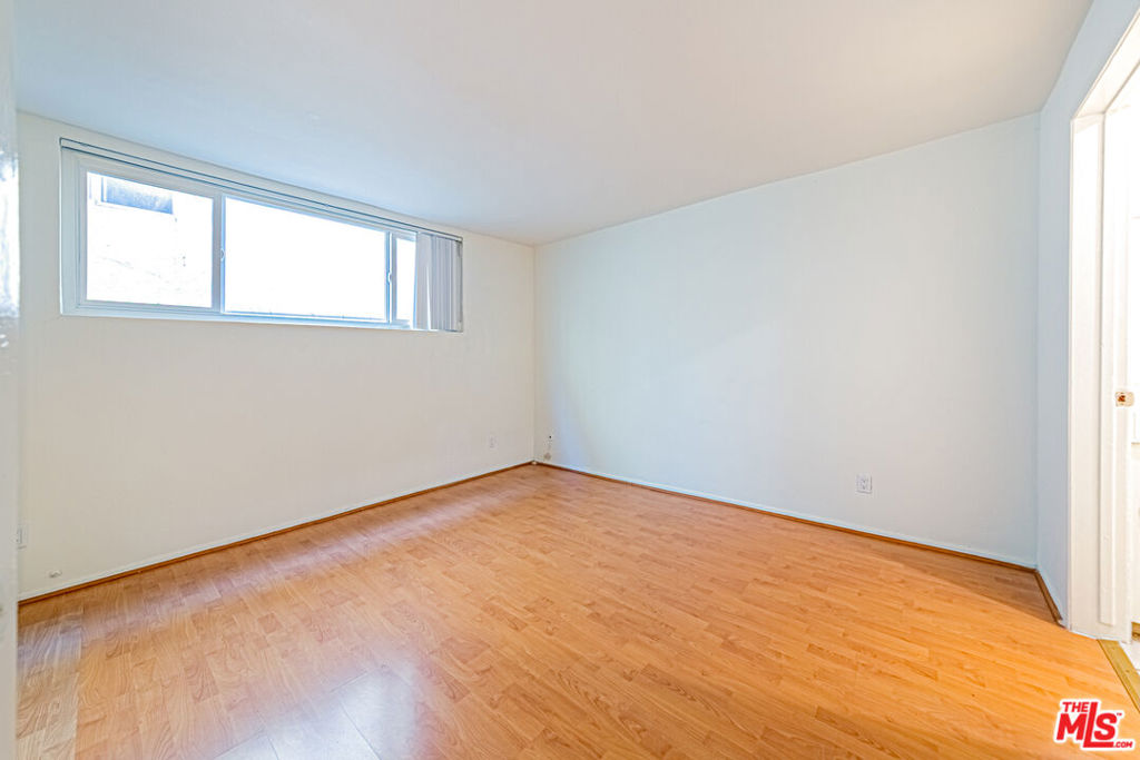 933 S Manhattan Place Property Photo 16