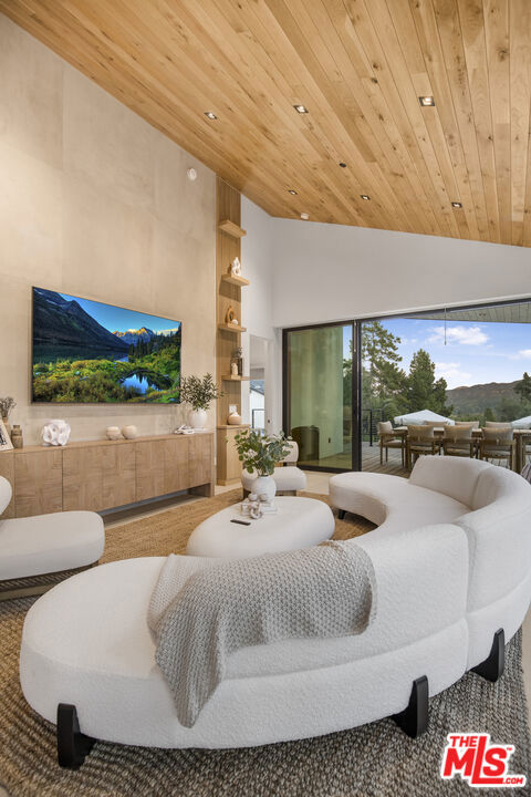 1754 Lechusa Road Property Photo 8