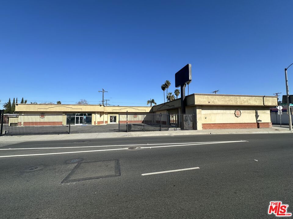515 E Rosecrans Avenue 515 Property Photo 1
