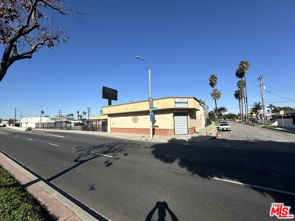 509 E Rosecrans Avenue Property Photo 4