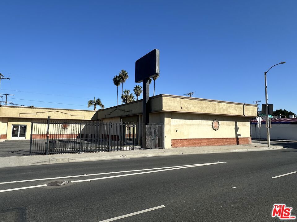509 E Rosecrans Avenue Property Photo 6