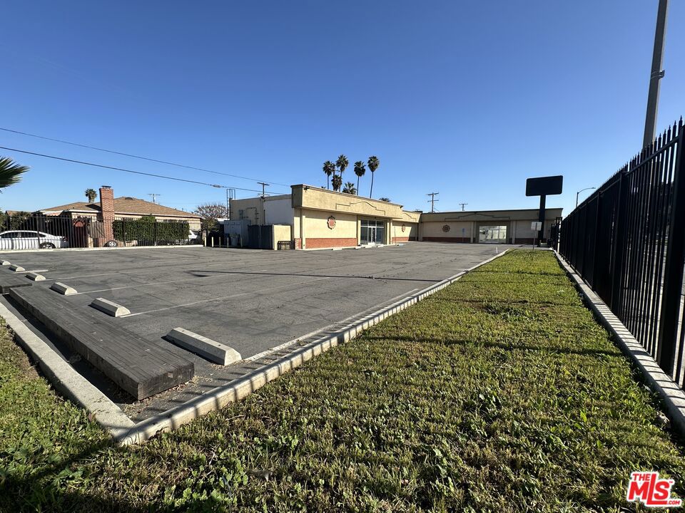 509 E Rosecrans Avenue Property Photo 7
