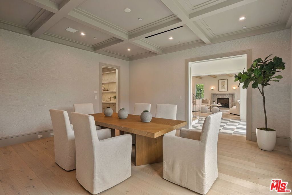 1072 Amalfi Drive Property Photo 10