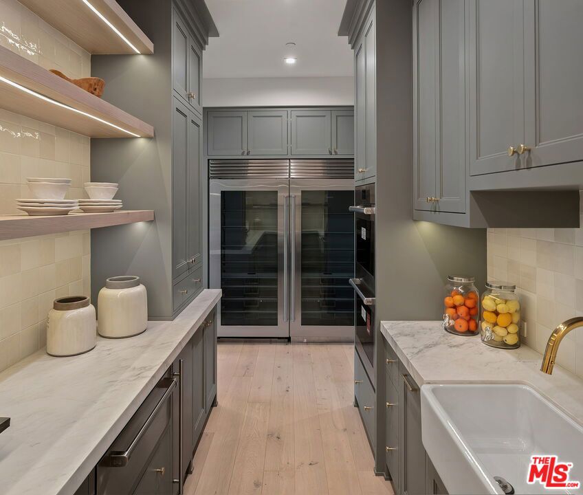 1072 Amalfi Drive Property Photo 17