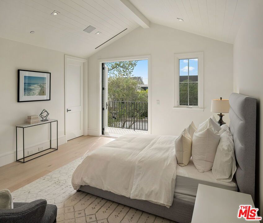 1072 Amalfi Drive Property Photo 31