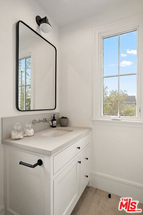 1072 Amalfi Drive Property Photo 32