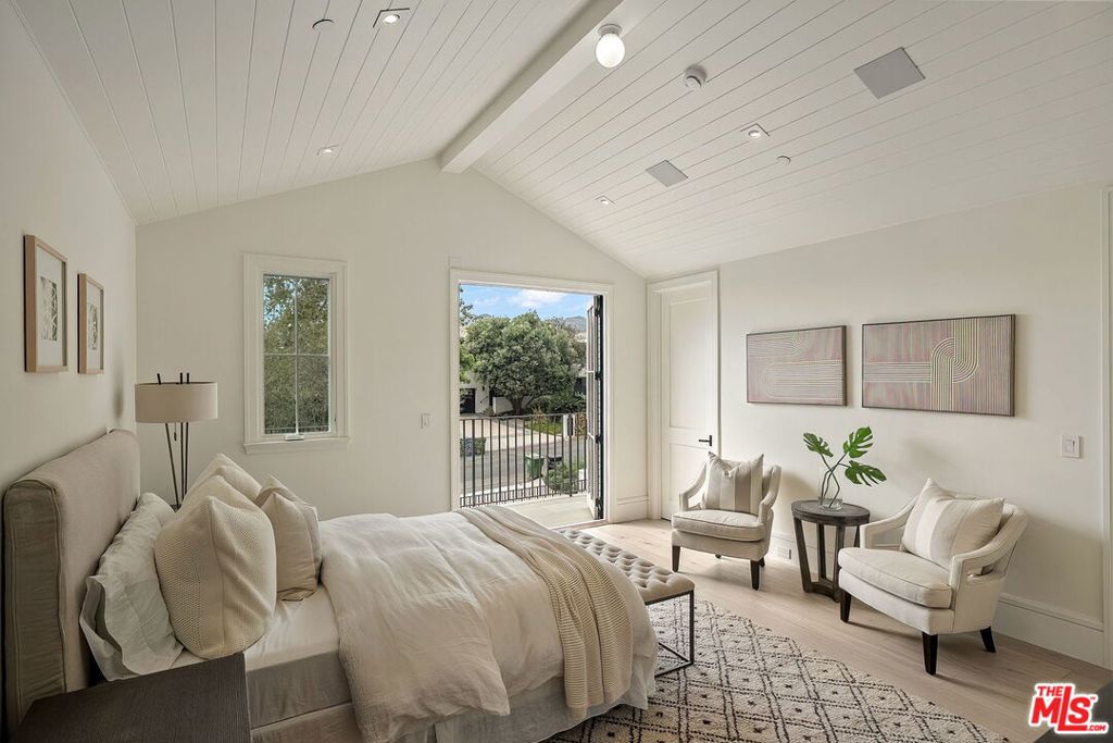 1072 Amalfi Drive Property Photo 34