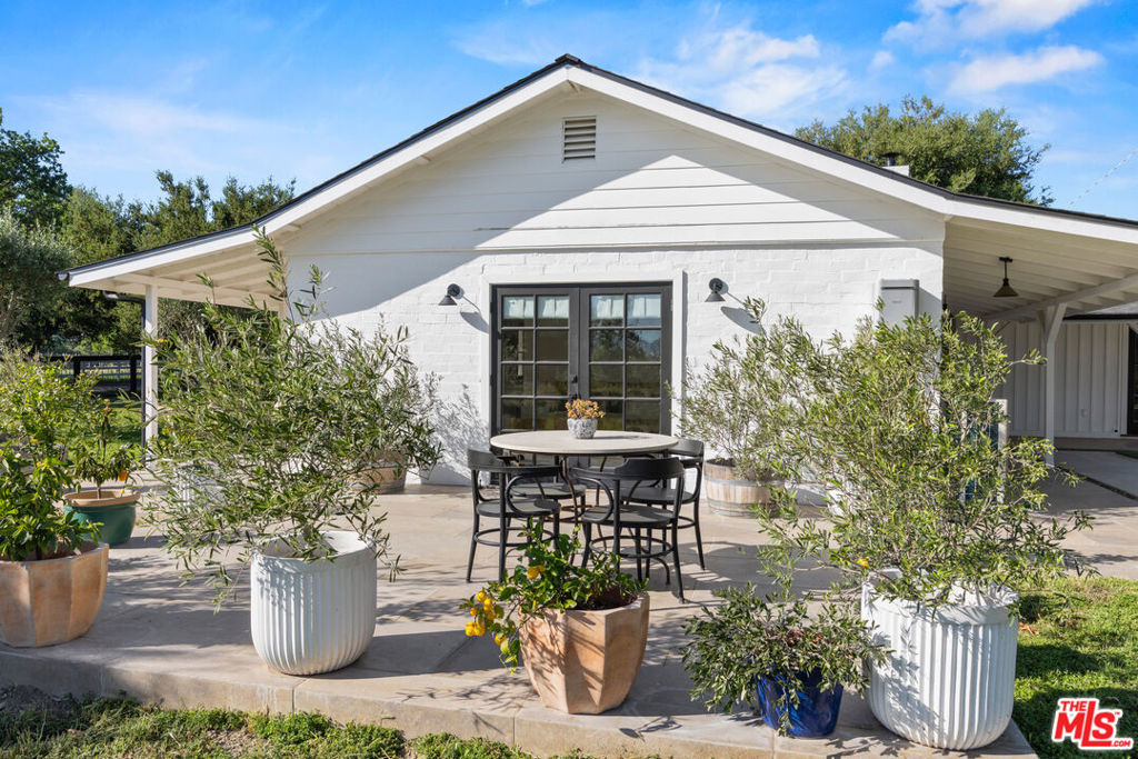 2380 N Refugio Road Property Photo 17
