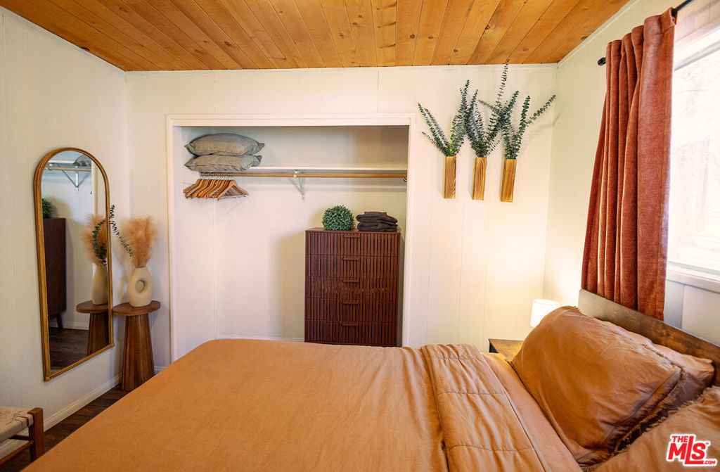 221 Angeles Boulevard Property Photo 9