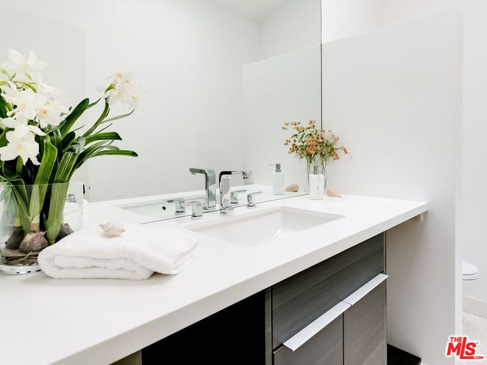 5470 Katherine Avenue Property Photo 17
