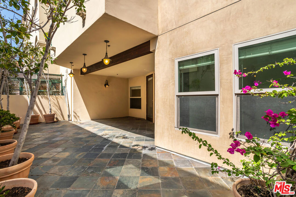 10364 Almayo Avenue 103 Property Photo 4