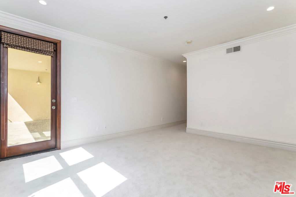 10364 Almayo Avenue 103 Property Photo 16