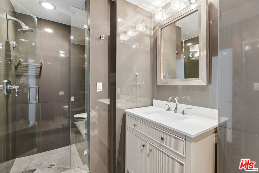 13700 Marina Pointe Drive 1903 Property Photo 35