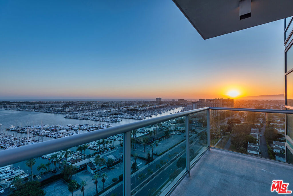 13700 Marina Pointe Drive 1903 Property Photo 47