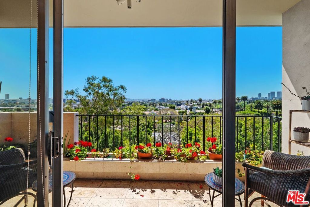 818 N Doheny Drive 606 Property Photo 1