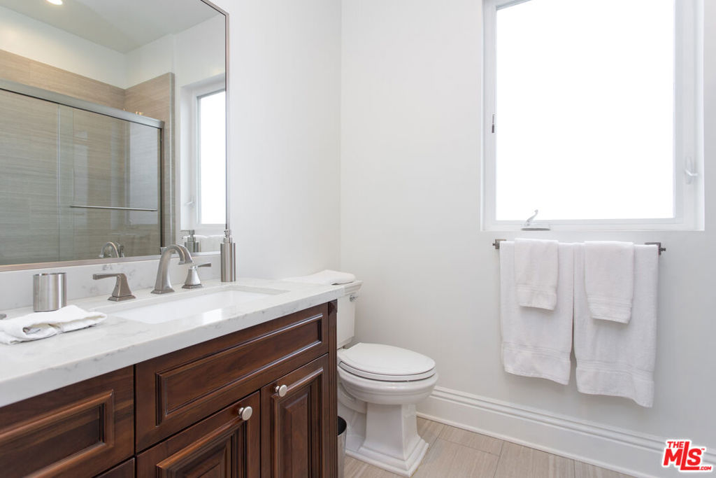 907 S Shenandoah Street 302 Property Photo 11