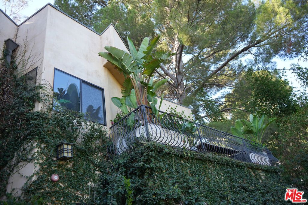 7028 Treasure Trail Property Photo 4