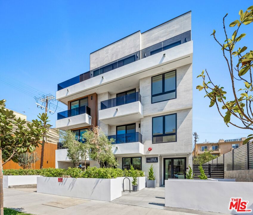 1414 1/2 S Beverly Dr 401 Property Photo 1