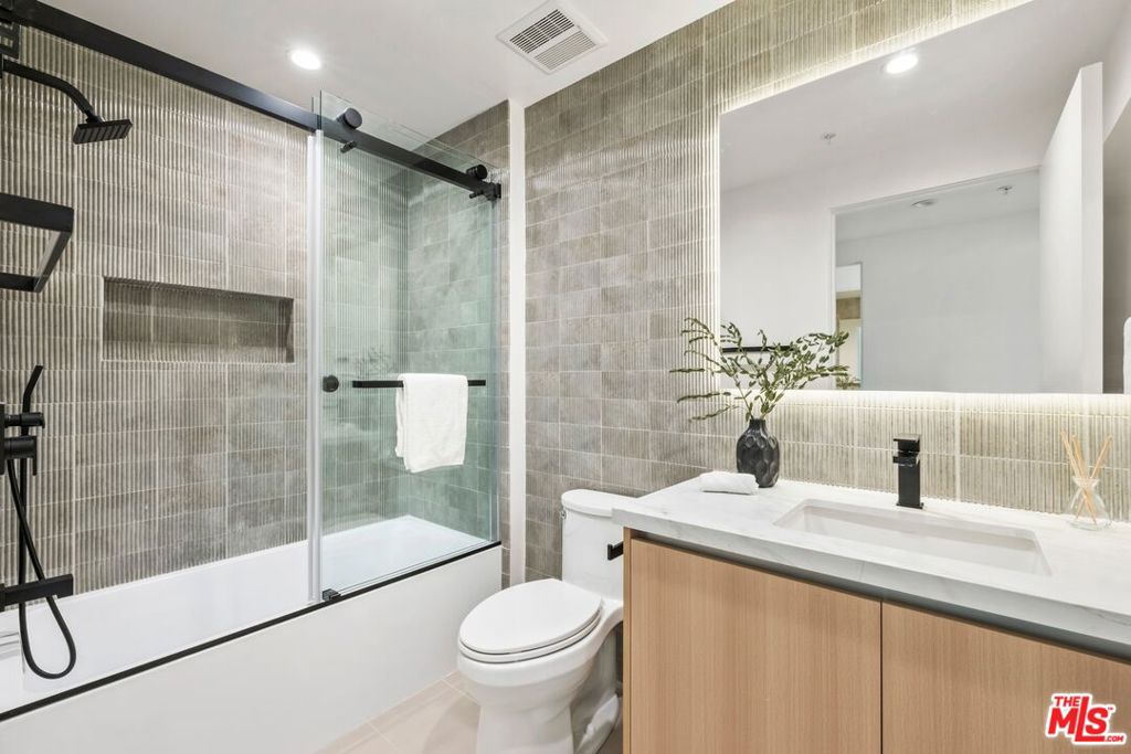 1414 1/2 S Beverly Dr 401 Property Photo 2
