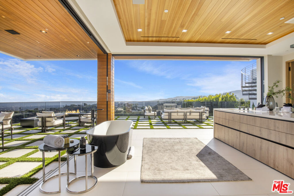 1033 Somera Road Property Photo 44