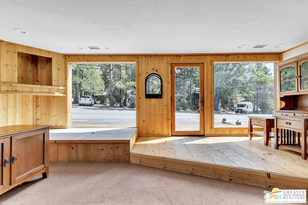 54730 N Circle Drive Property Photo 11