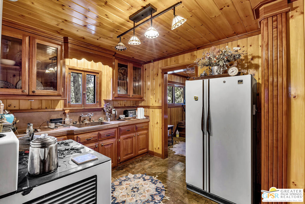 54865 Strong Drive Property Photo 6