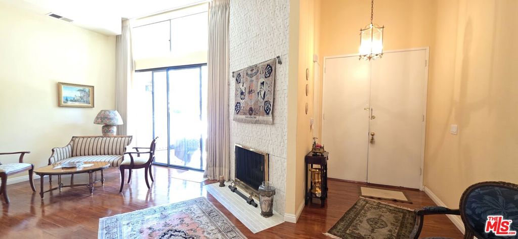 17707 Magnolia Boulevard Property Photo 2