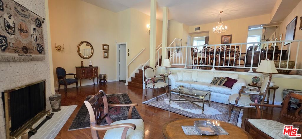 17707 Magnolia Boulevard Property Photo 3