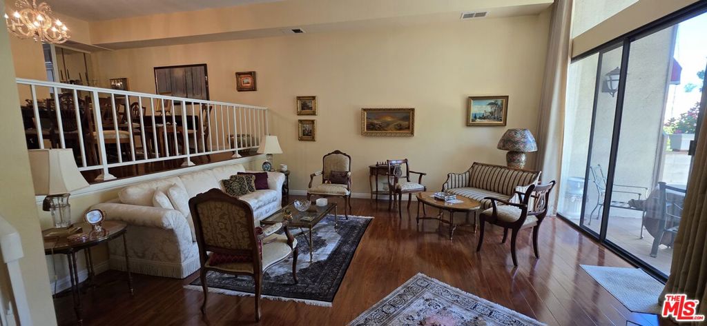 17707 Magnolia Boulevard Property Photo 4