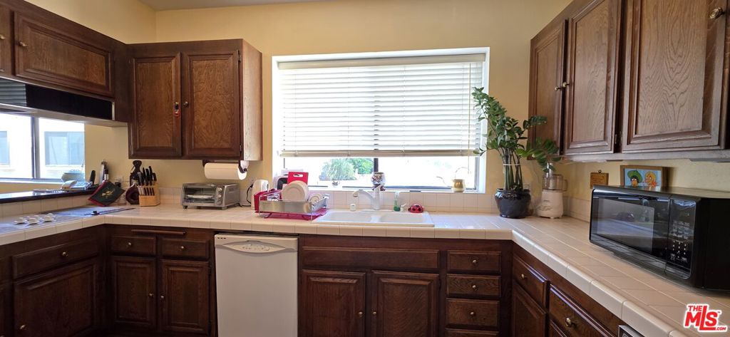 17707 Magnolia Boulevard Property Photo 13