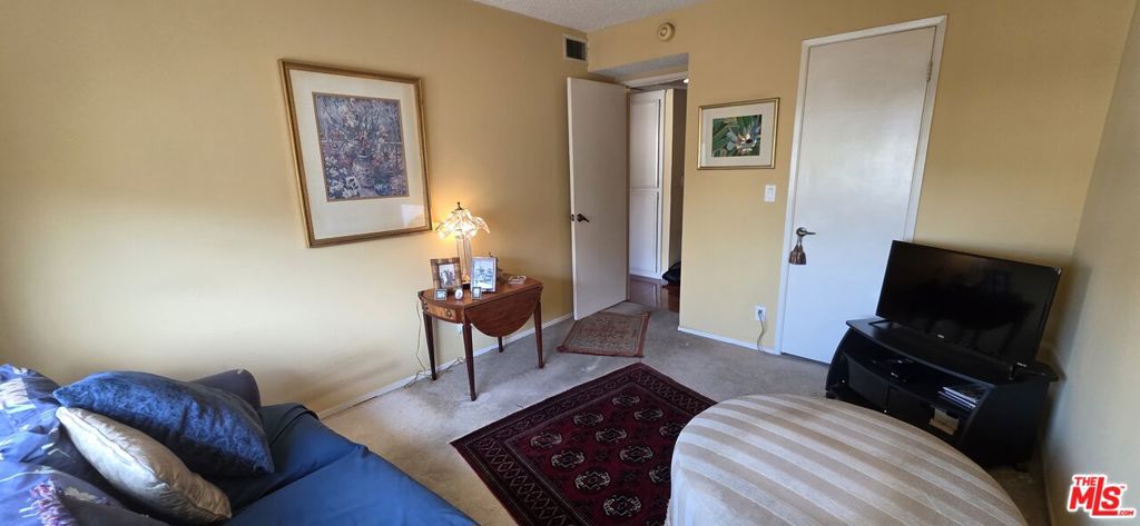 17707 Magnolia Boulevard Property Photo 16