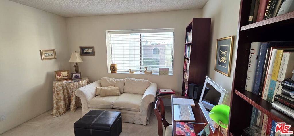 17707 Magnolia Boulevard Property Photo 19